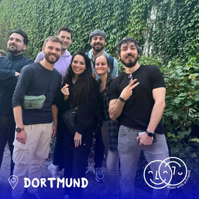 Neues aus der SwaF Community: Dortmund 📍

„Wir hoffen du hattest eine schöne Sommerpause und startest mit neuer Energie in den kommenden Herbst! 🍂

In diesem Sommer haben wir in der Community viel erlebt. Und das obwohl viele im Urlaub waren oder Ferien hatten! 🎉

🍀Heute wollen wir all die Erlebnisse mit dir teilen. Unsere Reise beginnt in Kassel Ende Juli. Dort hatten wir die Gelegenheit, die „glücklichste Stadt Deutschlands“ kennenzulernen! (Das sagt zumindest der Glücksatlas.)

💭 Weiter ging es mit unserem Philosophie-Workshop! Ein wahres Highlight diesen Sommer! Dabei konnten wir uns intensiv mit unseren Werten und Überzeugungen auseinandergesetzen – in entspannter und offener Atmosphäre.

🛳️ Passend zu diesem Thema haben wir dann die Ausstellung „Freiheit“ besucht! Dabei war Ausstellungsort etwas ganz besonderes – denn es war das Ausstellungsschiff der @mswissenschaft. Zufällig lag es im Dortmunder Hafen vor Anker! 

🎼 Ein sehr schönes Erlebnis war auch der Besuch eines Konzerts mit klassischer Musik und Filmmusik am 4. Juli. Das Konzert war kostenlos und fand im Audimax der TU Dortmund statt. Die Sinfonien haben uns tief berührt und uns einen unvergesslichen Abend beschert!

🌳 Aber nicht nur ernste Themen und Kultur standen im Mittelpunkt des Sommers. Natürlich gehörten auch viele Picknicks dazu. Dabei haben wir gesungen, Gitarre gespielt, gespielt, gequatscht und uns mit leckerem Essen verwöhnt – all das was es braucht in einer Einwanderungsgesellschaft, die ihre Vielfalt lebt. 🧡

Jetzt freuen wir uns auf alle kommenden Events mit dir – vielleicht hast du ja schon eine Idee, wo es als nächstes hin gehen soll?“ 

Dein #TeamSwaF in #Dortmund 😊